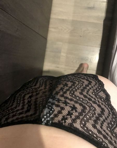 不扣纽扣女孩