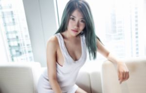 二个吃我乳房一个吃我b